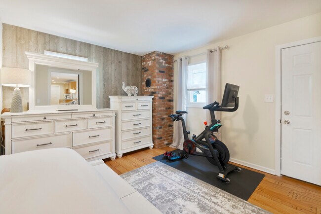 Building Photo - 160 Beecher St