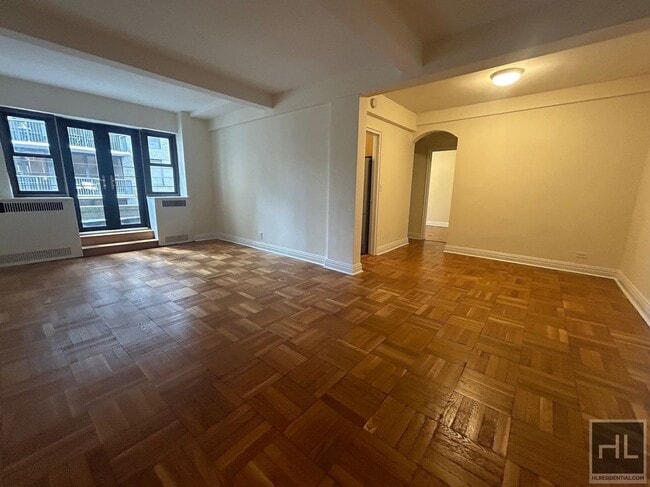 Building Photo - 141 E 56th St