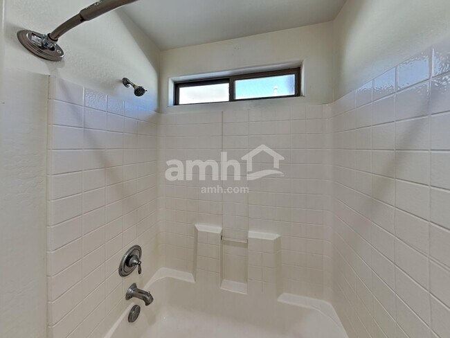 Building Photo - 3282 E Oakland St