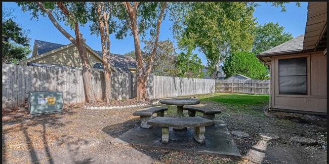 Building Photo - 9803 Knights Dr