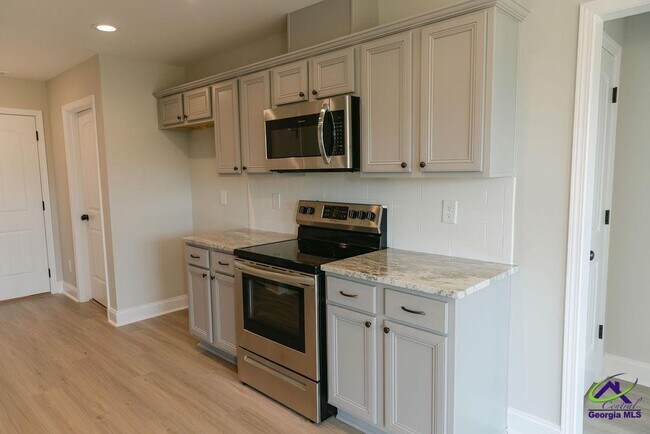 Building Photo - 608 Daisy Dr