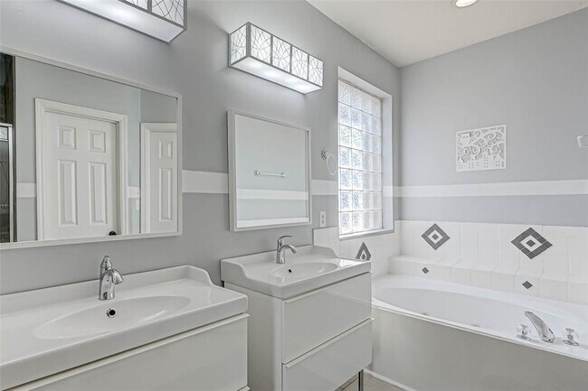 Building Photo - 4903 Knights Branch Dr