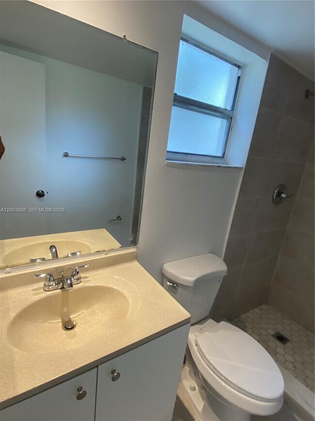 Building Photo - 514 Gardens Dr