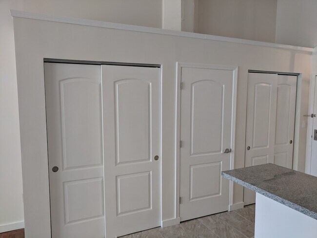 Building Photo - 5850 Centre Ave