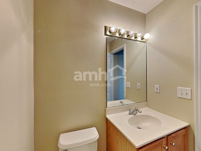 Building Photo - 4073 Sherbourne Dr