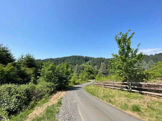 Building Photo - Private Valley Remodeled Home In Damascus 3Bd/2.5Ba with Basement!!! Beautiful Deck with Amazing ...