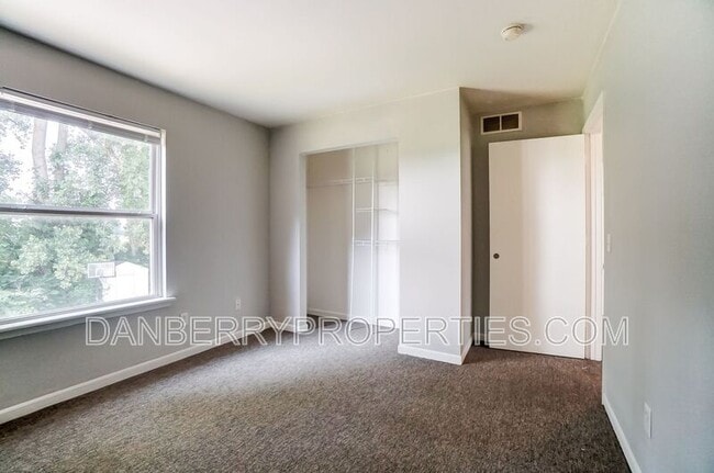 Building Photo - 3565 Turret Green Dr