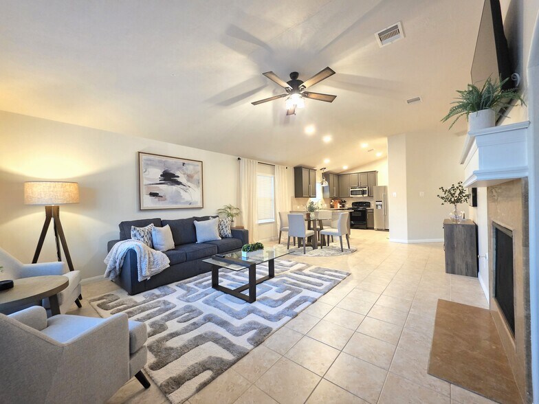 Building Photo - 15434 Kaston Dr