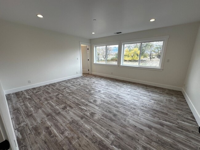 Building Photo - New Construction in Down Town Bishop West side!