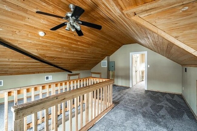 Building Photo - Amazing 5-Bedroom, 2.5 Bathroom Updated Ho...