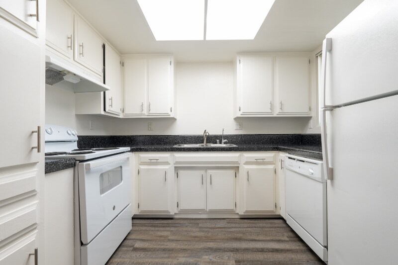 Building Photo - 1135 Meadow Lake Dr