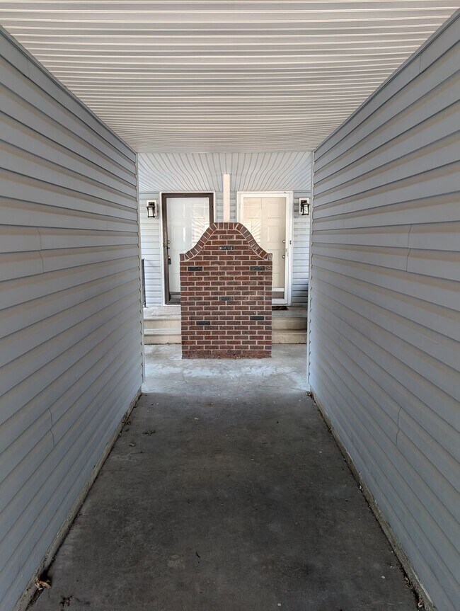 Building Photo - 2215 Mirwyn Ct