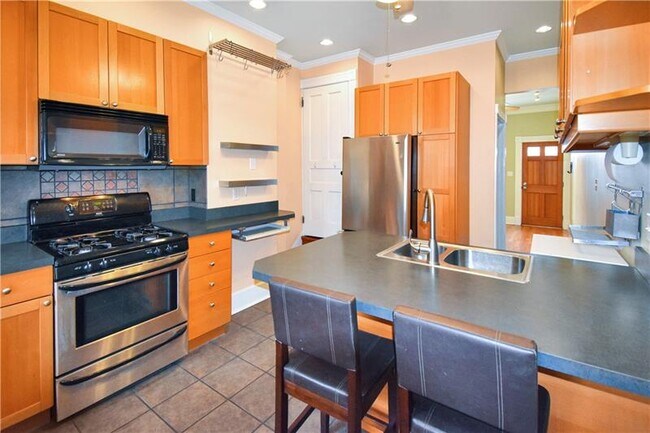 Building Photo - 4214 Post St