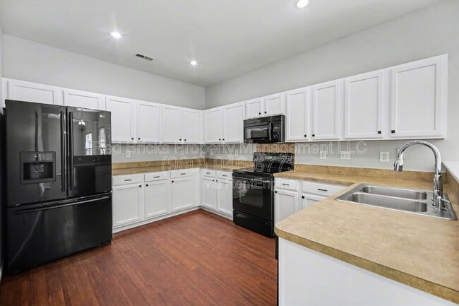 Building Photo - 5518 Stowe Derby Dr