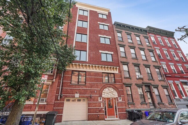 Building Photo - 127 Clinton St