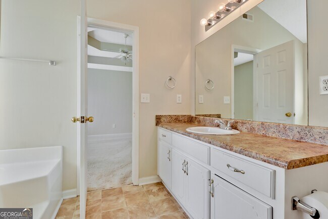 Building Photo - 45 Paces Landing Dr