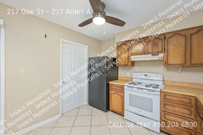 Building Photo - 217 Oak St SE