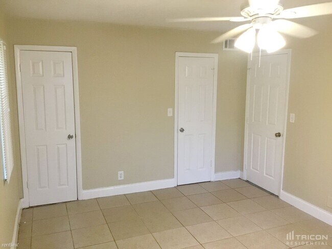 Building Photo - 215 NW 46th Ct