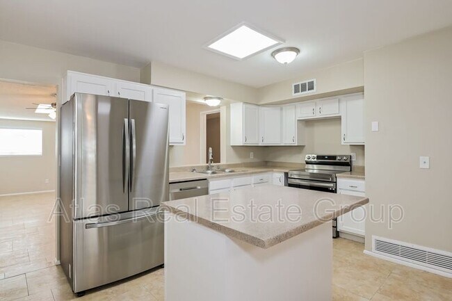 Building Photo - 8464 E Ruby Dr