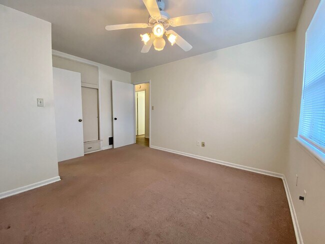 Building Photo - Spacious 3 bed 1 bath with easy access to I-40!