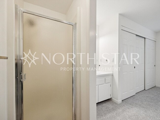 Building Photo - Beautifully Maintained Single-Level Home w...