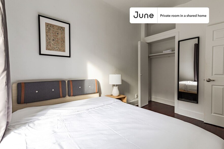 Building Photo - Room in Shared 3 bed/1 bath home