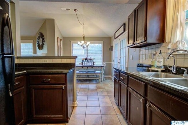 Building Photo - THREE BEDROOM/TWO BATH SPACIOUS RANCH - GR...