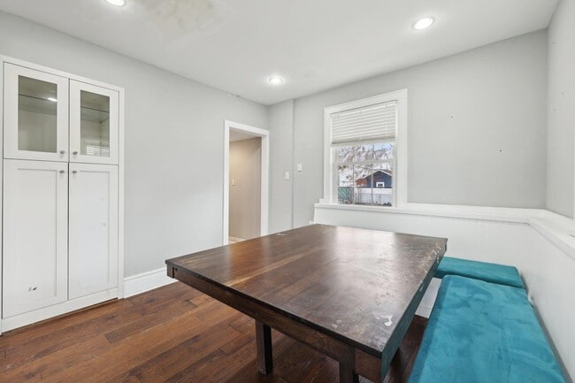 Building Photo - 48 Marinus St