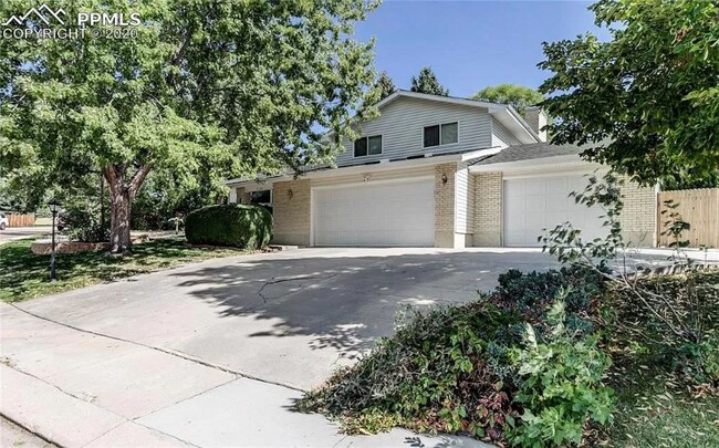 Building Photo - 5365 Silver Spur Ave