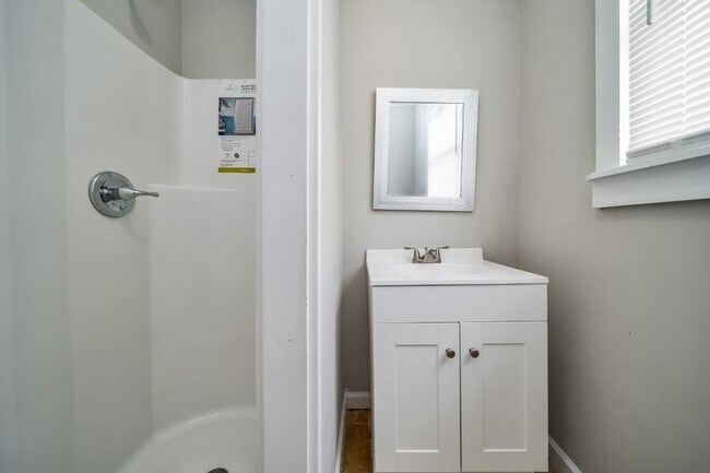 Building Photo - Your Dream Rental Awaits – Fully Renovated and Move-In Ready!