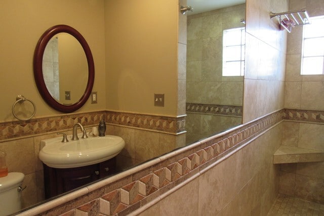 Building Photo - AVAILABLE NOW!! Furnished 2 bed/2 bath Home with Pool and on Canal