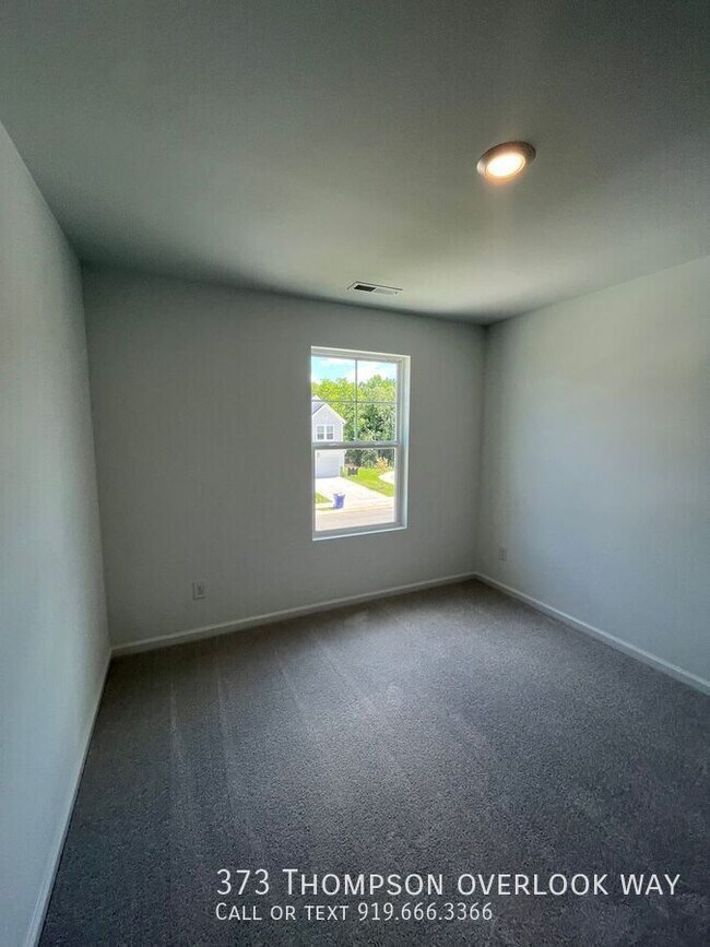 Building Photo - 373 Thompson overlook Way