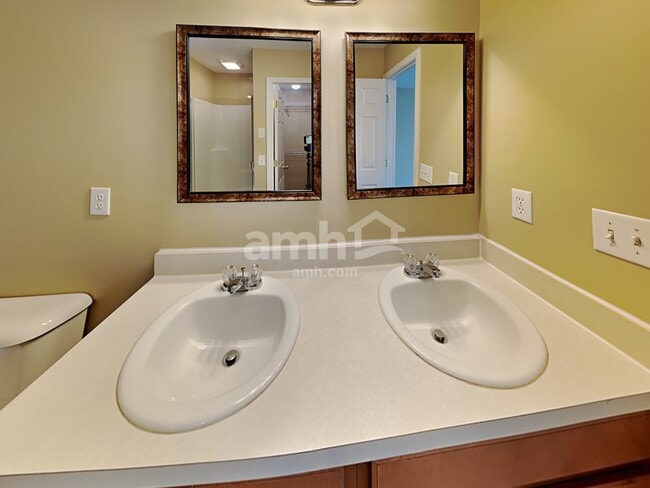 Building Photo - 906 Grand Oak Drive