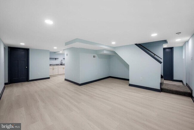 Building Photo - 3714 W Cold Spring Ln