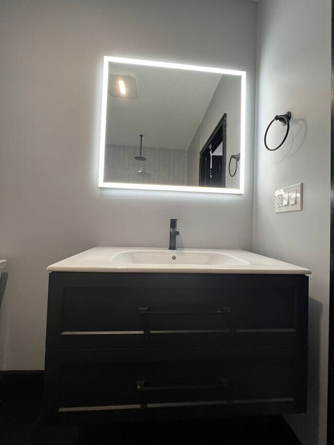 Building Photo - 306 Exchange