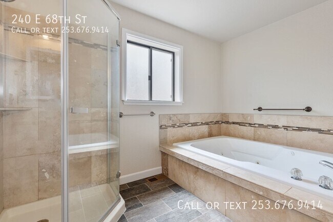 Building Photo - 240 E 68th St