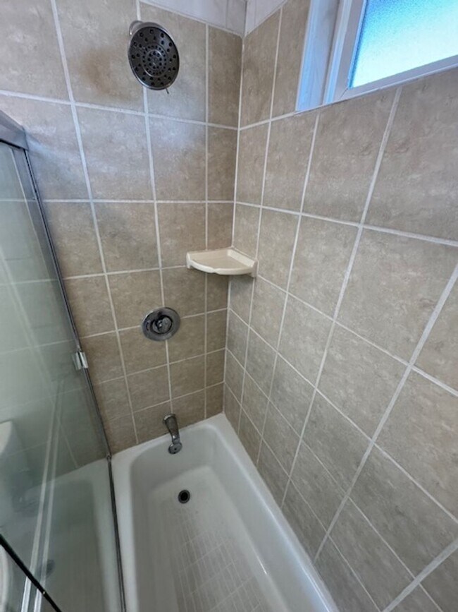 Building Photo - 253 E Plymouth St