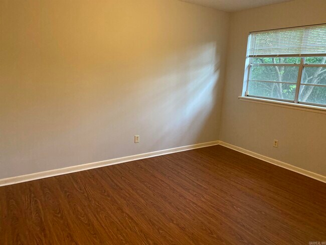 Building Photo - 10883 Bainbridge Dr