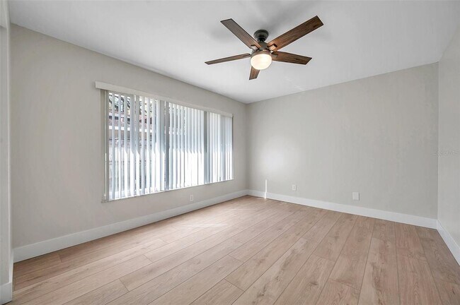 Building Photo - 8789 Maplewood Rd