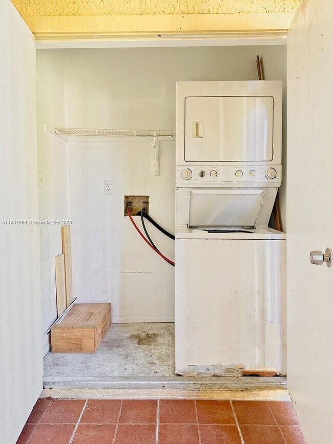 Building Photo - 10500 SW 155th Ct