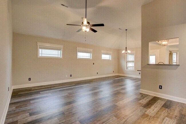 Building Photo - Sharp 3bed 2 ba.  upgrades throughout.