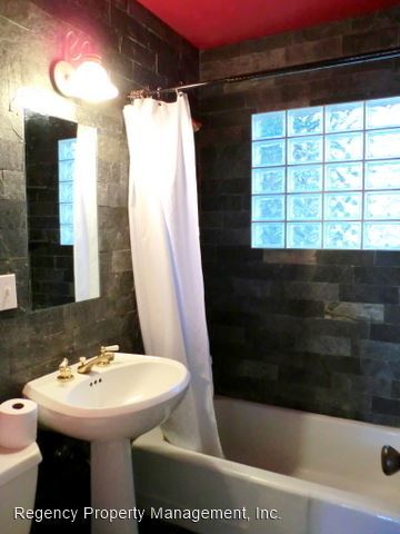 Building Photo - 2 br, 1 bath House - 7407 NE Hassalo Street