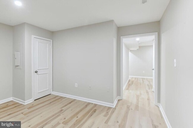 Building Photo - 327 8th St NE