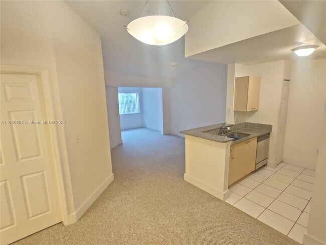 Building Photo - 2516 Centergate Dr
