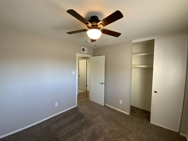 Building Photo - 3 Bedroom Single Story Home Available Near...