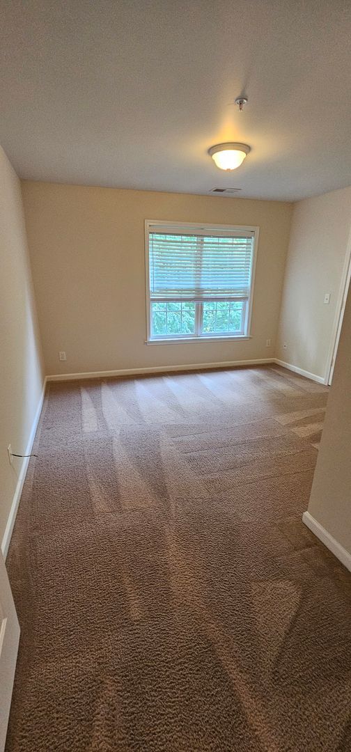 Building Photo - 2 Bedroom 2 Bath Coming soon!!