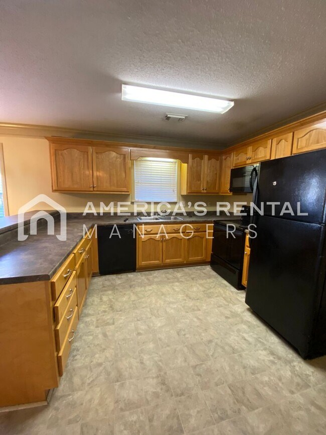 Building Photo - Home in Northport, AL. Sign a lease by 2/28/26 to receive HALF off the deposit!!! DEPOSIT PENDING!