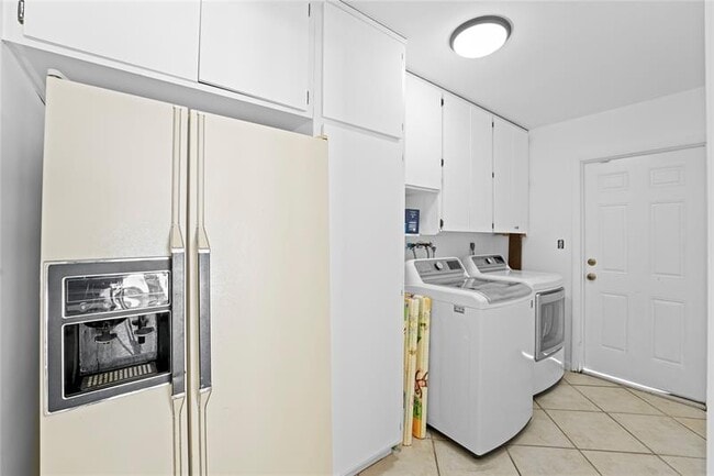 Building Photo - 1120 E Tropical Way