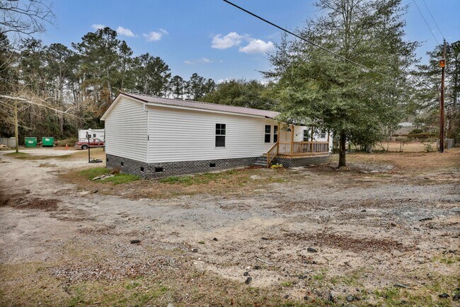 Building Photo - Completely Remodeled 3BR Home in Lexington with Granite Countertops & New Stainless Steel Appliances