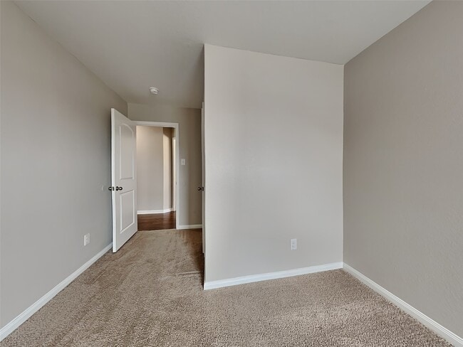 Building Photo - 2402 Regatta Ln